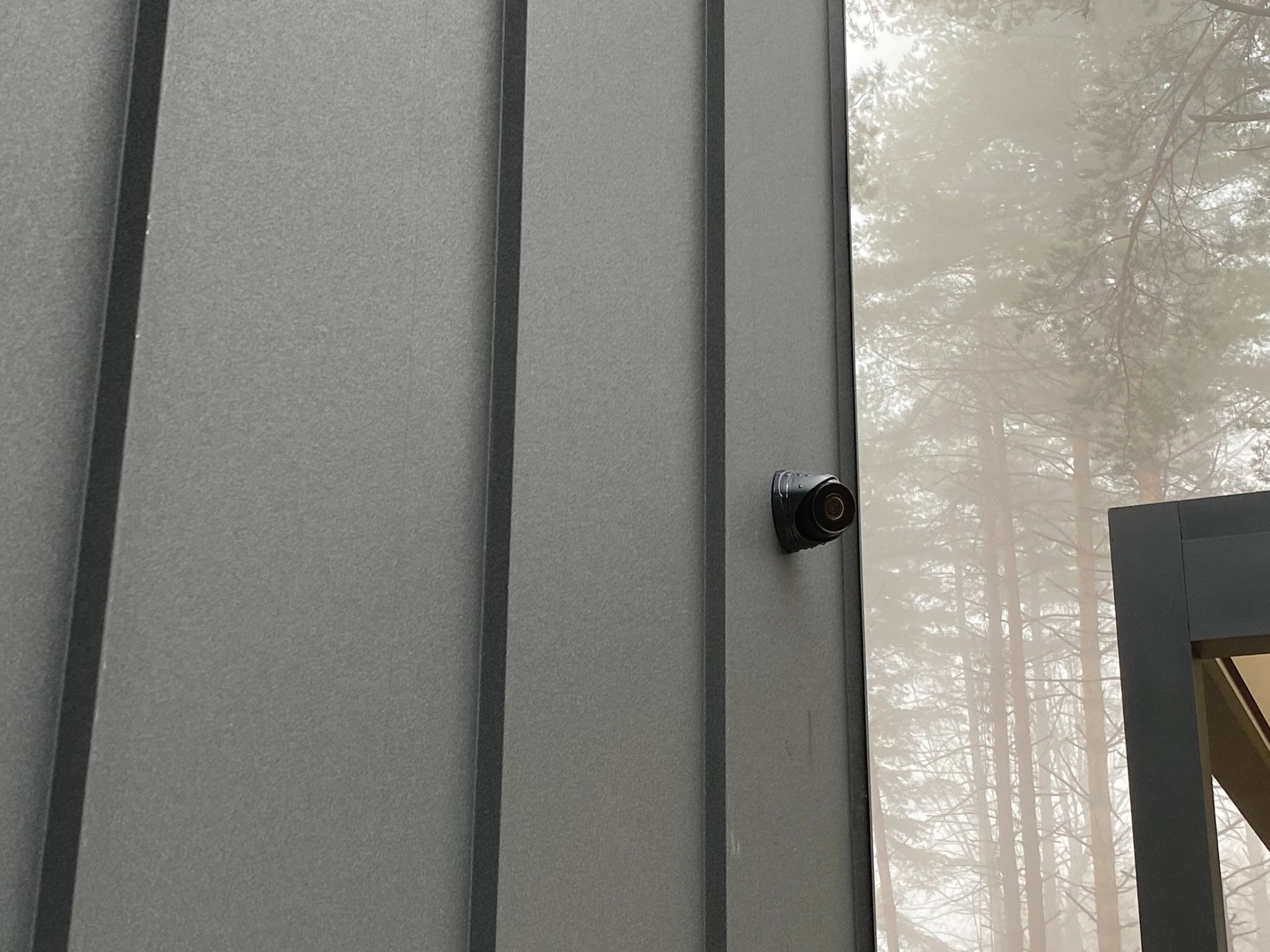 Видеонаблюдение - IP камера на фасада и периметър