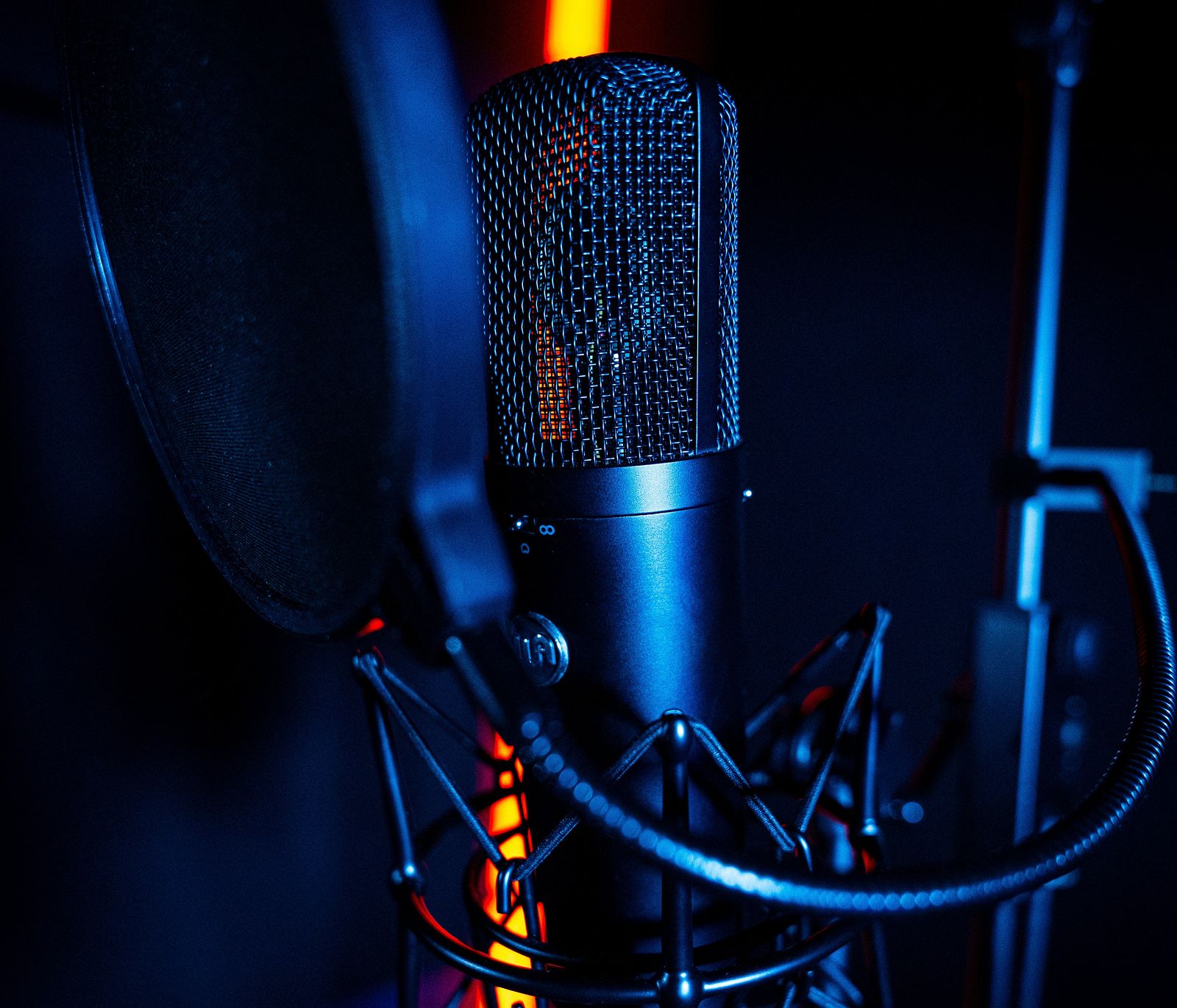 Озвучително и оповестително оборудване